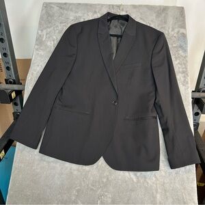 H&M Men’s Black Blazer‎ One-Button Long Sleeve.